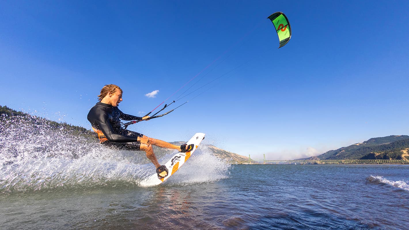 Кайт Slingshot Code V2 в полёте